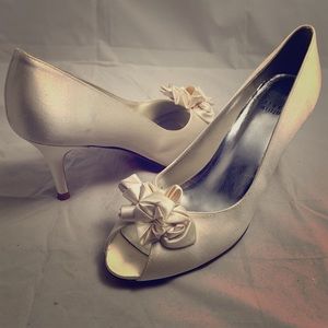 Marimbow 9.5 N Stuart Weitzman satin dyable heel